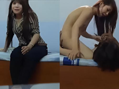 Sinubukan niyang manligaw sa isang guro sa kindergarten habang sinusundo ang kanyang anak.... Sinubukan niyang manligaw sa isang guro sa kindergarten habang sinusundo ang kanyang anak....